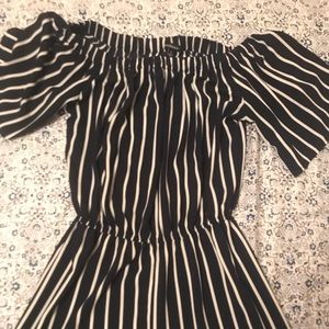 Off-the-shoulder Woman jumper